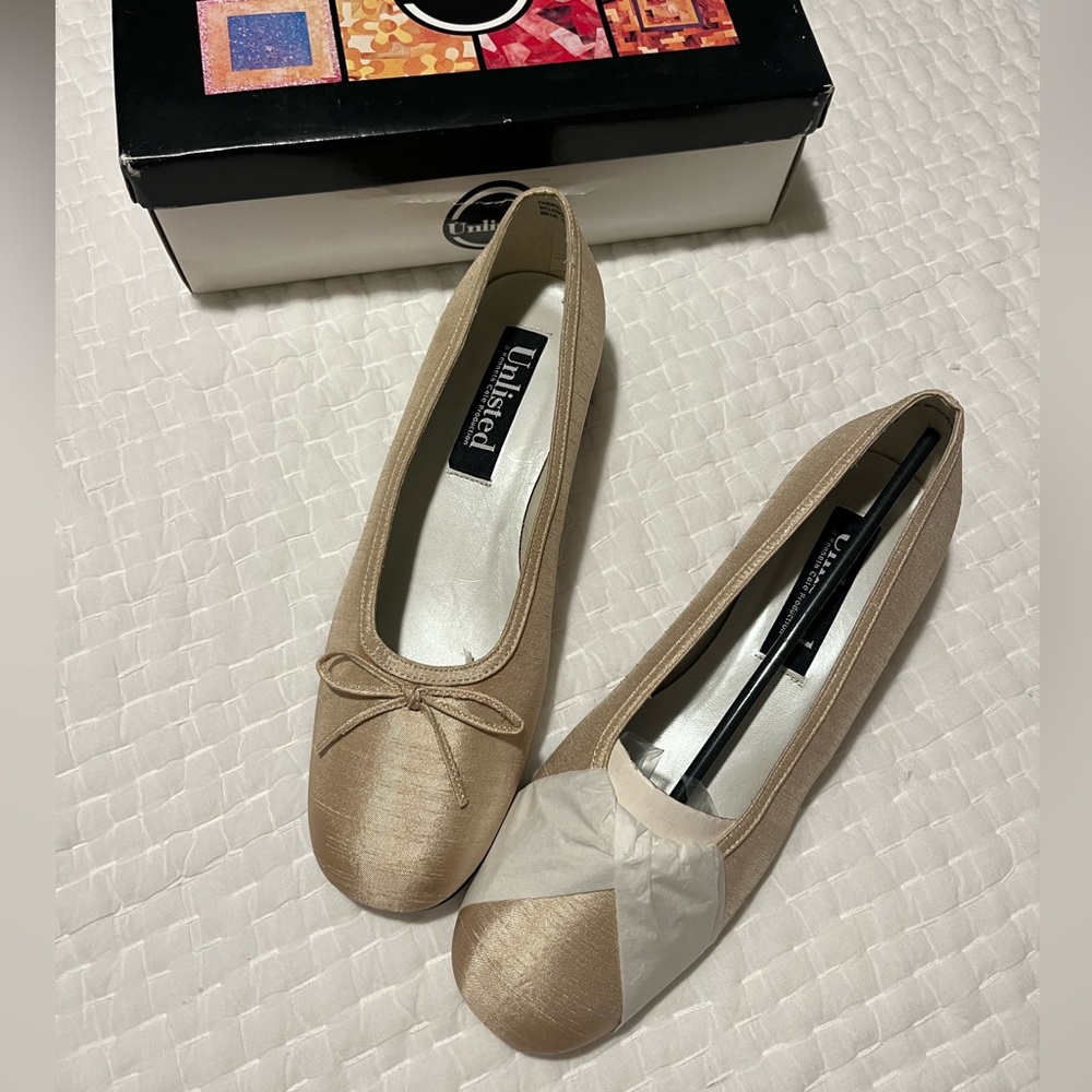 NWT New in Box Tan Size 10 Raw Silk Unlisted flats with small heel bow detail